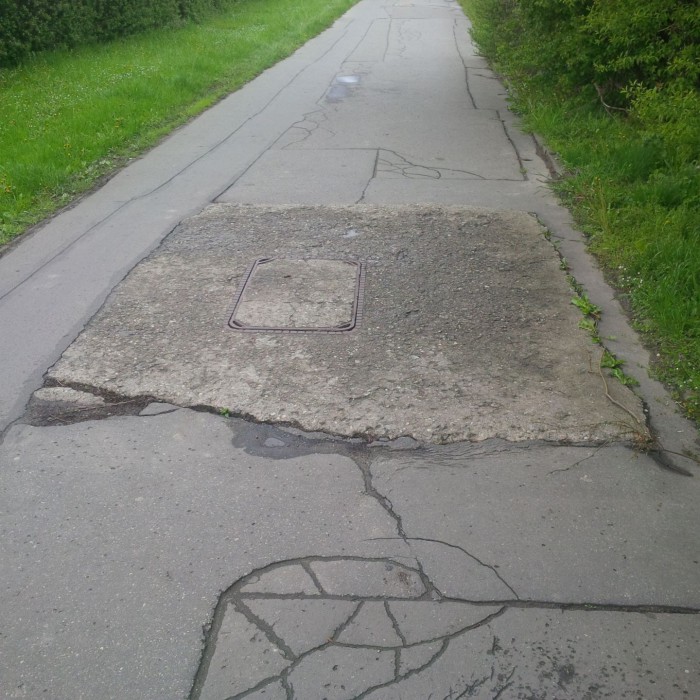 Kraków. Ciąg pieszo-rowerowy ul. Kapelanka