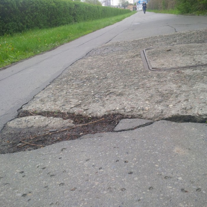 Kraków. Ciąg pieszo-rowerowy ul. Kapelanka