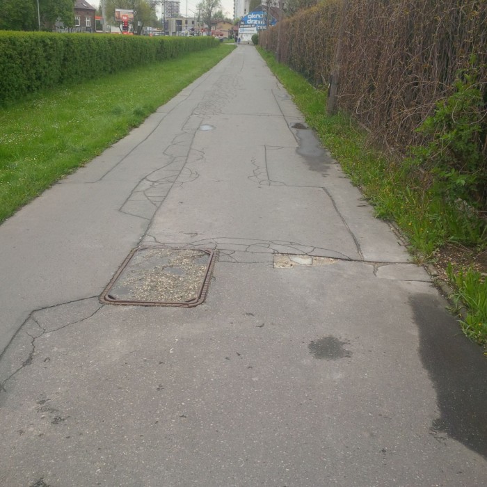 Kraków. Ciąg pieszo-rowerowy ul. Kapelanka