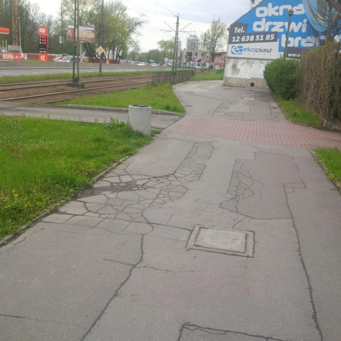 Kraków. Ciąg pieszo-rowerowy ul. Kapelanka