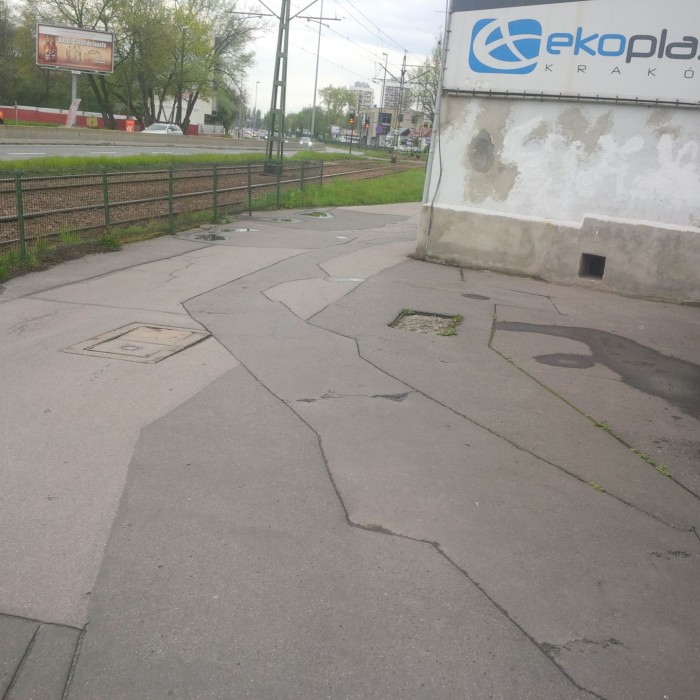 Kraków. Ciąg pieszo-rowerowy ul. Kapelanka