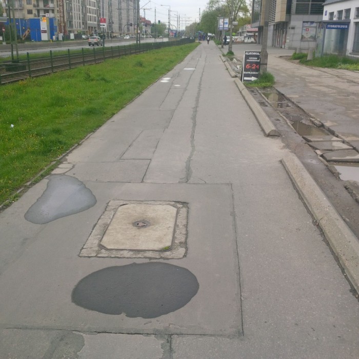 Kraków. Ciąg pieszo-rowerowy ul. Kapelanka