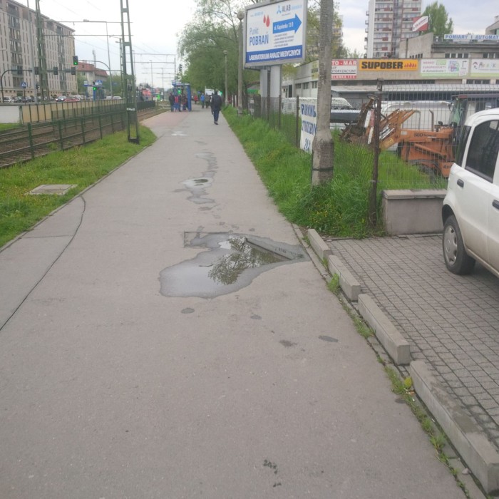 Kraków. Ciąg pieszo-rowerowy ul. Kapelanka